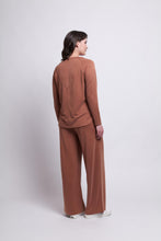 Load image into Gallery viewer, Foil - So-Fa So Good Top - Sienna luxe lounge top