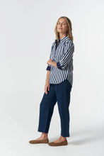 Load image into Gallery viewer, Goondiwindi Cotton - Classic Cotton ¾ Sleeve Shirt - Dark Navy/White colour side shot