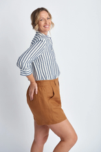 Load image into Gallery viewer, Goondiwindi Cotton - Linen Shorts in Bronze colour side shot