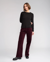 Load image into Gallery viewer, Knewe Label - Hero Top - Black colour front shot