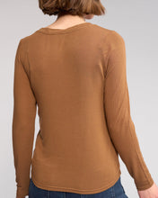 Load image into Gallery viewer, Knewe Label - Hero Top - Cedar colour back shot