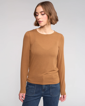 Load image into Gallery viewer, Knewe Label - Hero Top - Cedar colour front shot