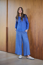 Load image into Gallery viewer, Naturals O&J Button Down Top Placid colour front shot