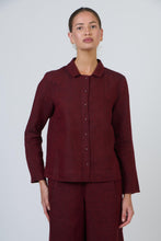 Load image into Gallery viewer, Naturals O&J Button Down Top Redwood colour front shot