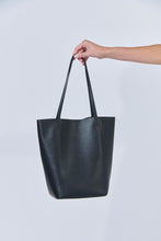 Load image into Gallery viewer, Naturals by O&J Handbag Black colour front shot