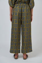 Load image into Gallery viewer, Naturals by O&J Linen Pants Motif colour back shot