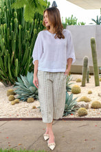 Load image into Gallery viewer, Naturals by O&J Linen Pants Nougat colour front shot
