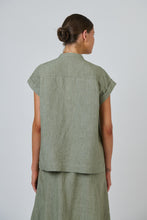 Load image into Gallery viewer, Naturals by O&J Linen Shirt Artichoke colour back shot