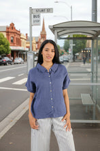 Load image into Gallery viewer, Naturals by O&J Linen Shirt Blueberry colour front shot