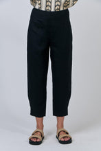 Load image into Gallery viewer, Naturals by O&J Linen Stretch Pants Black colour front shot