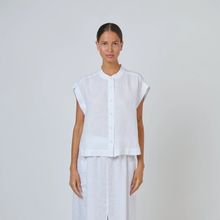Load image into Gallery viewer, Naturals by O&J Linen Top White colour front shot