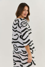 Load image into Gallery viewer, Naturals by O&J Mid Sleeve Linen Top Black Ribbon colour side shot
