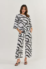 Load image into Gallery viewer, Naturals by O&J Mid Sleeve Linen Top Black Ribbon colour front shot