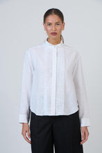Load image into Gallery viewer, Naturals by O&J Relaxed Linen Top - White colour front shot