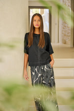 Load image into Gallery viewer, Naturals by O&J Roundneck Linen Top Black colour front shot