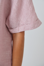 Load image into Gallery viewer, Naturals by O&J Short Sleeves Linen Top Radish colour sleeve closed up shot