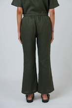 Load image into Gallery viewer, Naturals by O&J Wide Leg Linen Pants Topiary colour back shot