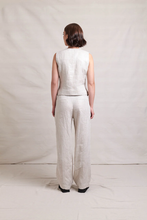 Load image into Gallery viewer, Neris - In Ore Vest - Pumice colour back shot