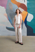 Load image into Gallery viewer, Neris - In Ore Vest - Pumice colour side shot