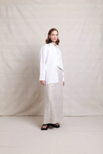 Load image into Gallery viewer, Neris - Page Turner Shirt - White colour side shot