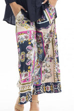 Load image into Gallery viewer, Orientique Sotavento Pants front closed up shot