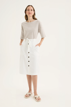 Load image into Gallery viewer, Yarra Trail - Banda Tee - Ecru/ Mocha colour front shot