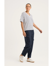 Load image into Gallery viewer, Yarra Trail - Carbon Stripe - White/ Navy colour side shot