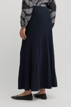 Load image into Gallery viewer, Yarra Trail - Cedar Skirt - Navy colour back shot