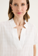 Load image into Gallery viewer, Yarra Trail - Gibson Top - White colour front closed up shot