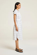 Load image into Gallery viewer, Yarra Trail - Sentosa Dress in Black/White colour side shot