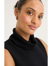 Load image into Gallery viewer, Yarra Trail - Tranquil Knit - Black colour side closed up shot