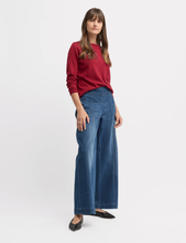 Load image into Gallery viewer, Yarra Trail - Villa Knit Top - Cherry colour side shot