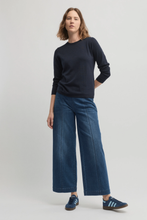 Load image into Gallery viewer, Yarra Trail - Villa Knit Top - Navy colour front shot
