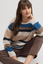 Load image into Gallery viewer, Yarra Trail Nova Jogger Truffle colour sitting shot