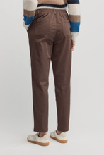 Load image into Gallery viewer, Yarra Trail Nova Jogger Truffle colour back shot