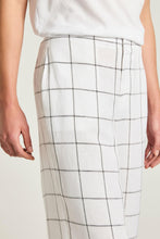 Load image into Gallery viewer, Yarra Trail Sentosa Pant in Black/White colour side closed up shot