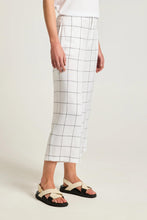 Load image into Gallery viewer, Yarra Trail Sentosa Pant in Black/White colour side shot