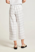 Load image into Gallery viewer, Yarra Trail Sentosa Pant in Black/White colour back shot