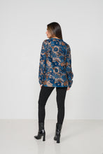 Load image into Gallery viewer, Caju Shirt Raglan Sleeve and Wood Buttons back shot
