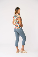 Load image into Gallery viewer, Foil - Fuss Free Capri - Ocean View colour side shot
