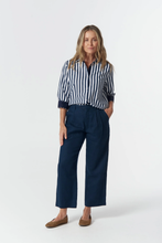 Load image into Gallery viewer, Goondiwindi Cotton - Classic Cotton ¾ Sleeve Shirt - Dark Navy/White colour front shot
