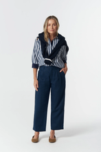 Load image into Gallery viewer, Goondiwindi Cotton - Classic Cotton ¾ Sleeve Shirt - Dark Navy/White colour front shot
