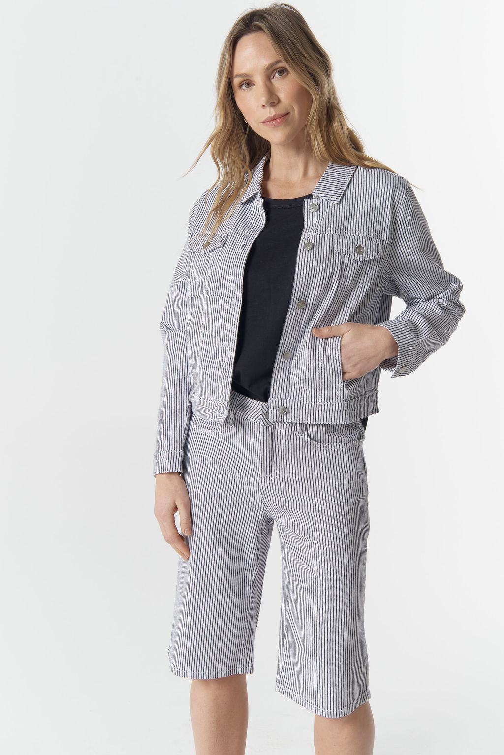 Goondiwindi Cotton - Knee Length Stripe Shorts - Navy/ White front shot