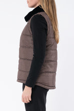Load image into Gallery viewer, Jump - Houndstooth Puffer Vest - Camel / Black Right Side View
