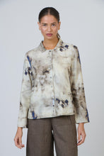 Load image into Gallery viewer, Naturals O&amp;J Button Down Top Emperador colour front shot
