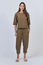 Load image into Gallery viewer, Naturals by O&amp;J 3/4 Sleeves Linen Top Tobacco colour front shot
