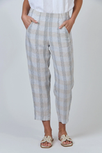 Load image into Gallery viewer, Naturals by O&amp;J Linen Cropped Trousers Mesh colour front shot
