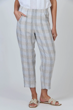 Load image into Gallery viewer, Naturals by O&amp;J Linen Cropped Trousers Mesh colour front shot
