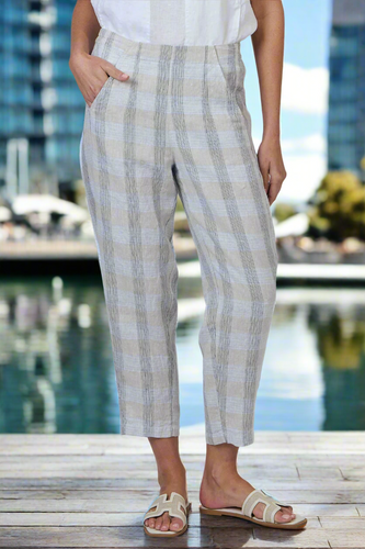 Naturals by O&J Linen Cropped Trousers Mesh colour front shot