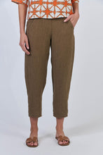 Load image into Gallery viewer, Naturals by O&amp;J Linen Cropped Trousers Tobacco colour front shot
